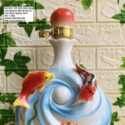 BÌNH CẢNH ĐỰNG RƯỢU BẰNG SỨ ĐẮP NỔI SEN CÁ